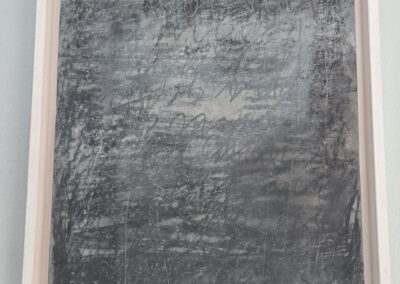 Karl Schleinkofer - Wachstiftmalerei - Titel: "OT" - kein Datum - O-Size: 30 x 40 - Ort: Erdgeschoss unter der Treppe - 3 von 3 - https://de.wikipedia.org/wiki/Karl_Schleinkofer