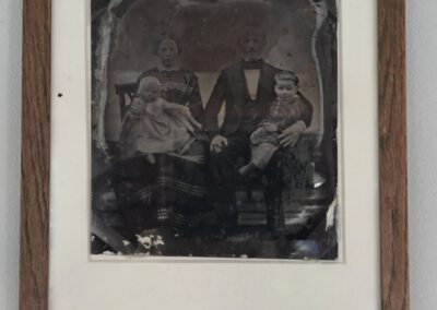 Künstler/in unbekannt - Ambrotypie - Titel: "OT" - 1860 - O-Size: 14 x 16 - Ort: Treppenaufgang - Linke Seite (6 von 6) über den Sanders Portraits - www: unbekannt